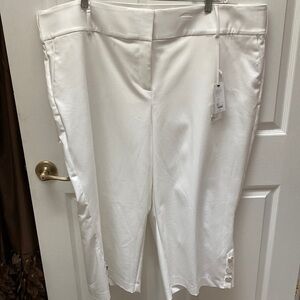 Q womens Lane Bryant solid white stretch plus size wide leg crop pants 26.  NWT